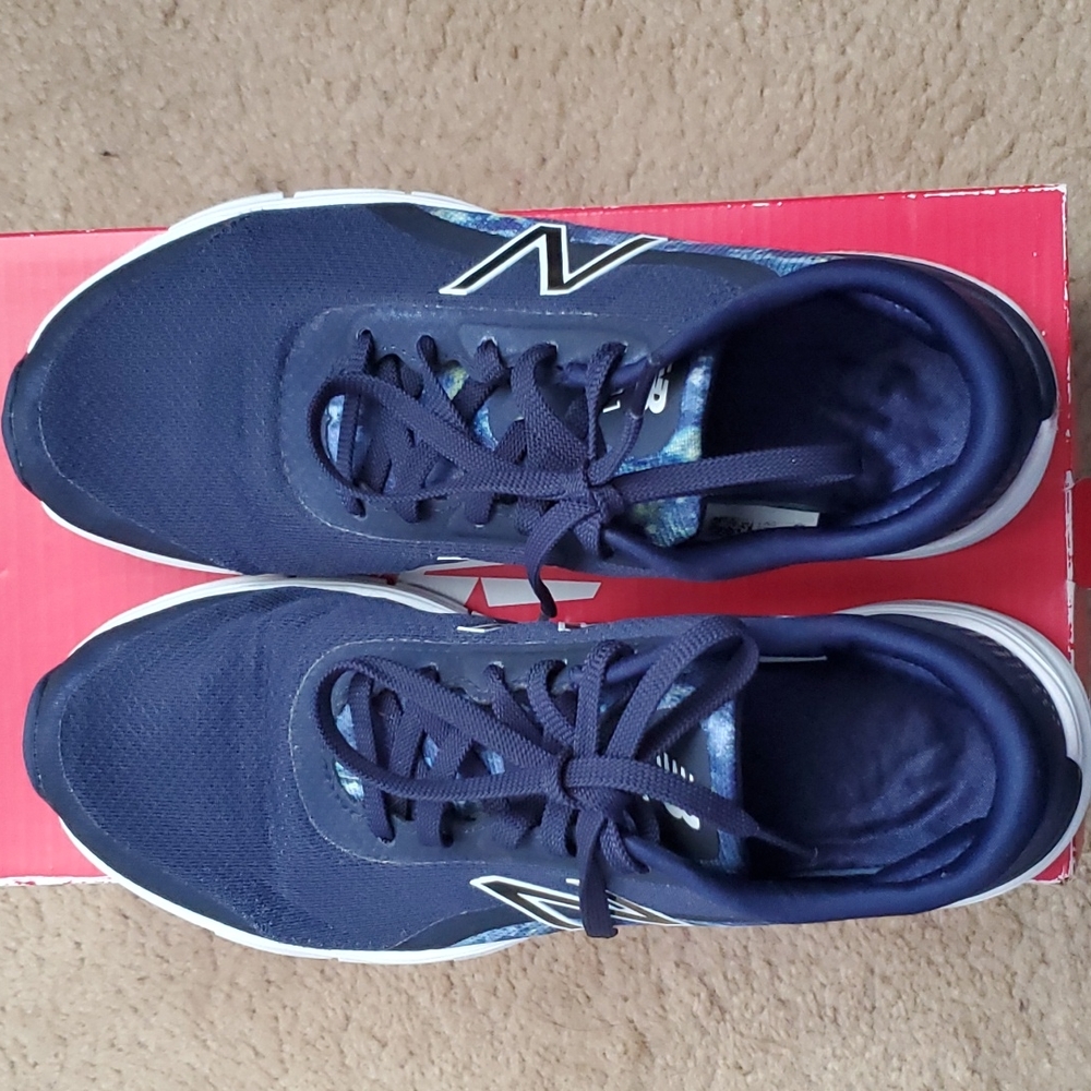 New Balance navy sneakers